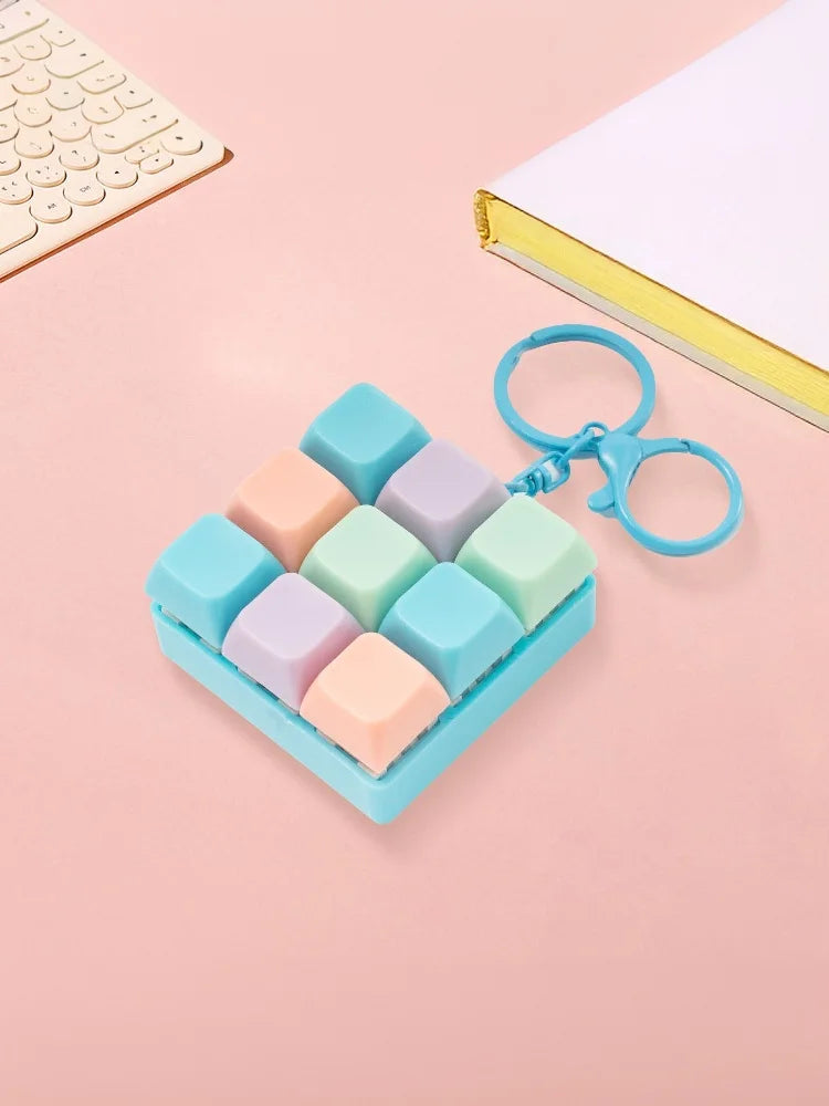 Stress-Reducing Keychain Toy with 9 Keyboard Keys, Fun Game for Boys and Girls