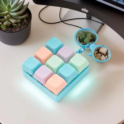 Stress-Reducing Keychain Toy with 9 Keyboard Keys, Fun Game for Boys and Girls