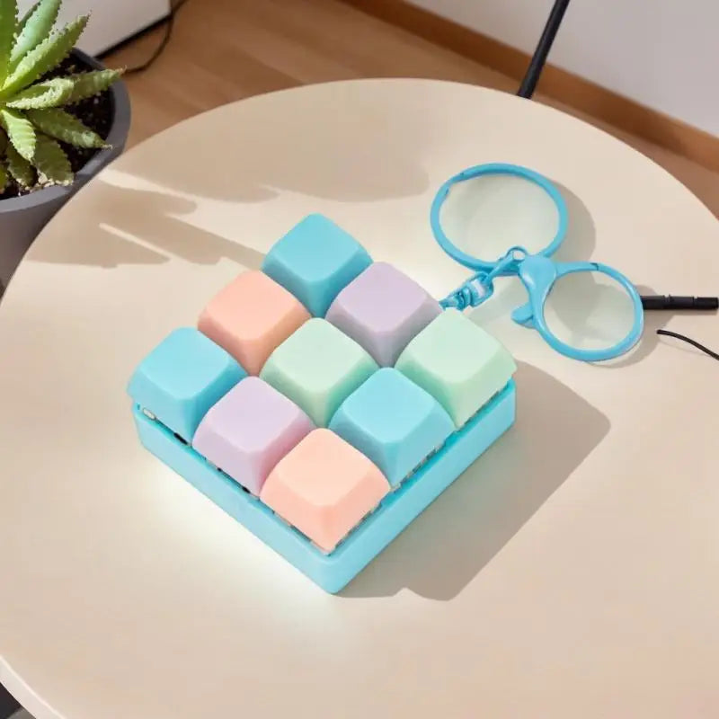 Stress-Reducing Keychain Toy with 9 Keyboard Keys, Fun Game for Boys and Girls