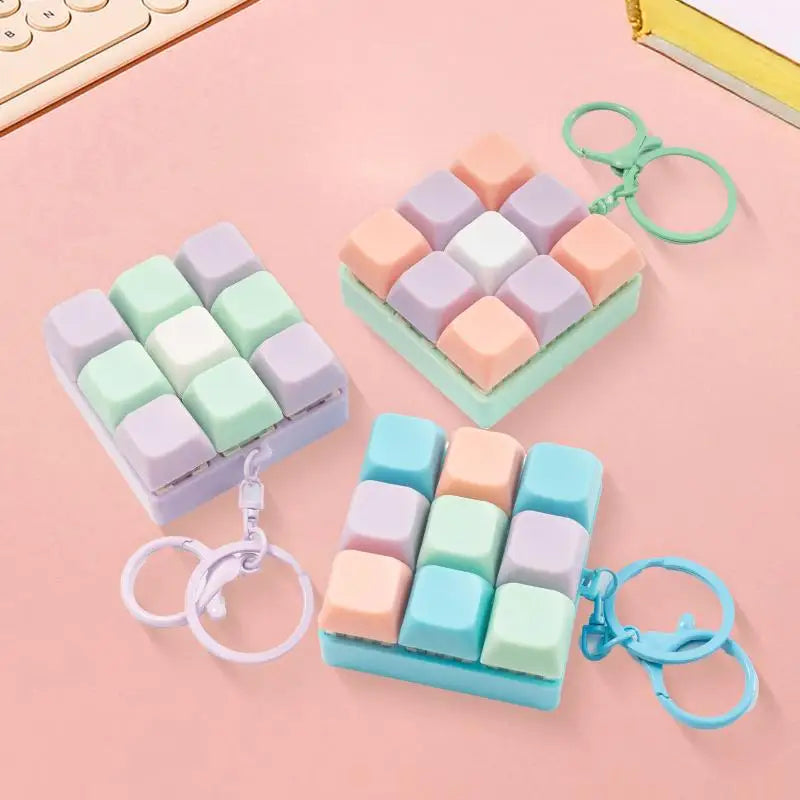 Stress-Reducing Keychain Toy with 9 Keyboard Keys, Fun Game for Boys and Girls